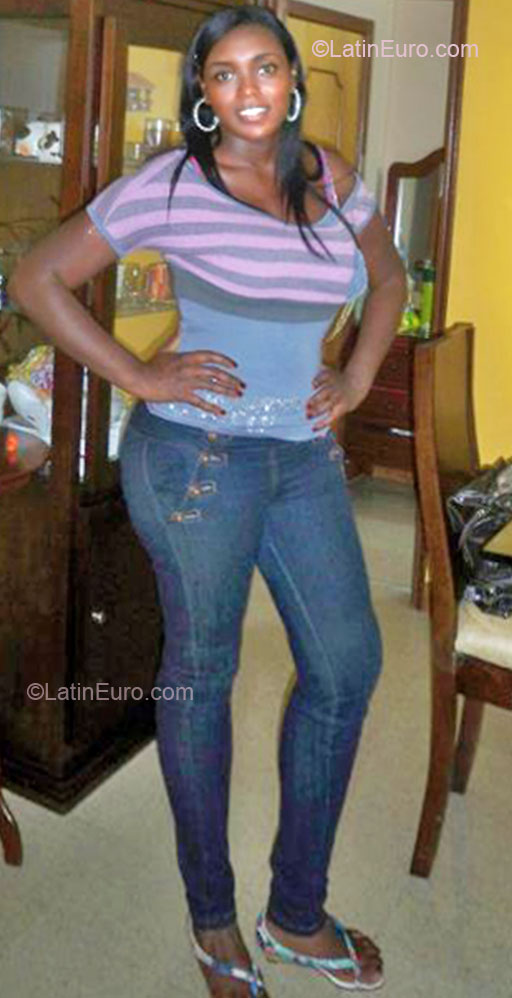 Date this nice looking Colombia girl Natalia from Medellin CO7026