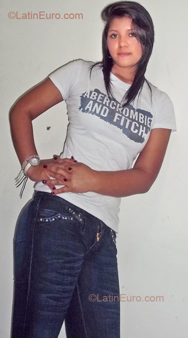 Date this hard body Colombia girl Diana from Bogota CO7081