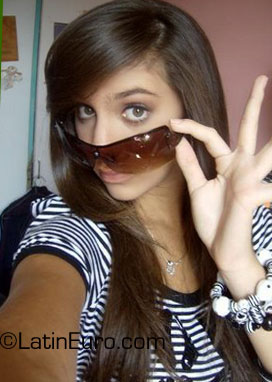 Date this nice looking Venezuela girl Yenifer from Caracas VE68