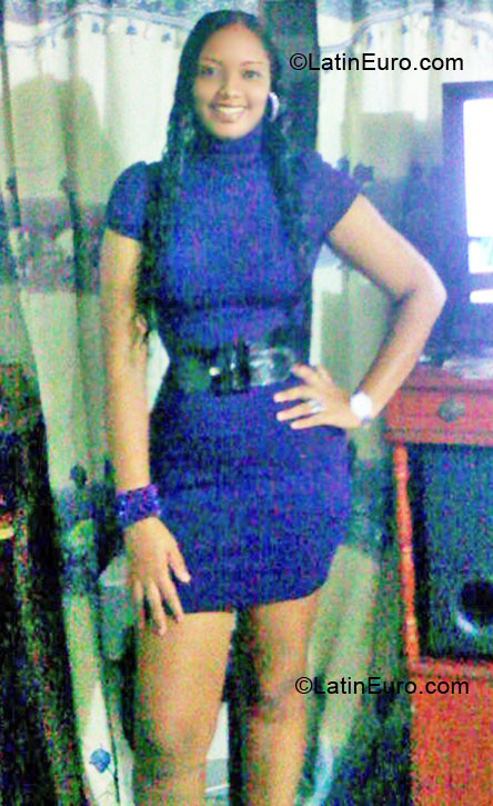 Date this nice looking Colombia girl Paola andrea from cali CO7147