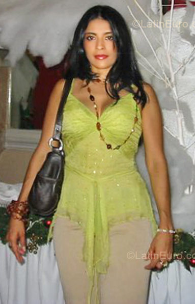 Date this attractive Colombia girl Adriana from Cartagena CO7179