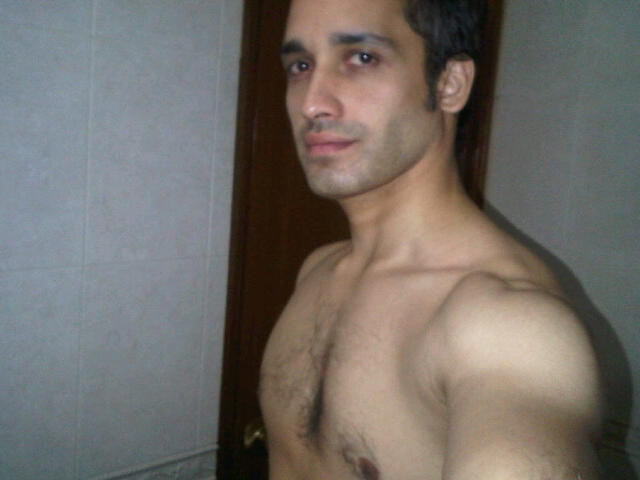 Date this athletic Pakistan man Alyito74 from Karachi PK27