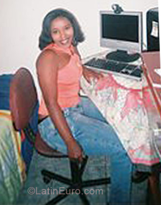 Date this good-looking Brazil girl Lucia from Brasilia BR5532