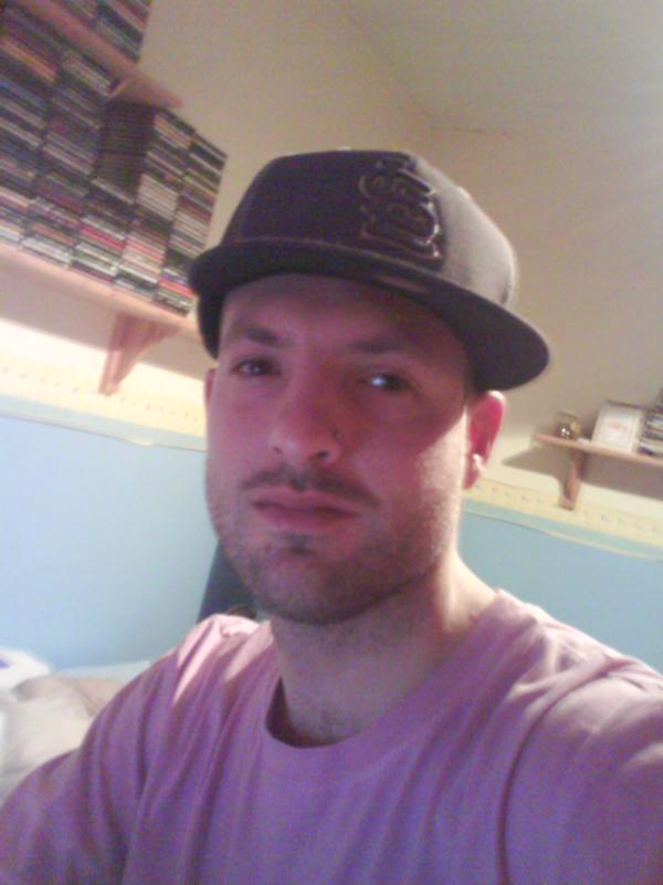 Date this beautiful United Kingdom man Ricky from Bristol GB527