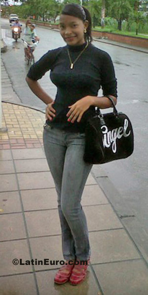 Date this cute Colombia girl Karen Patricia from Cartagena CO7209