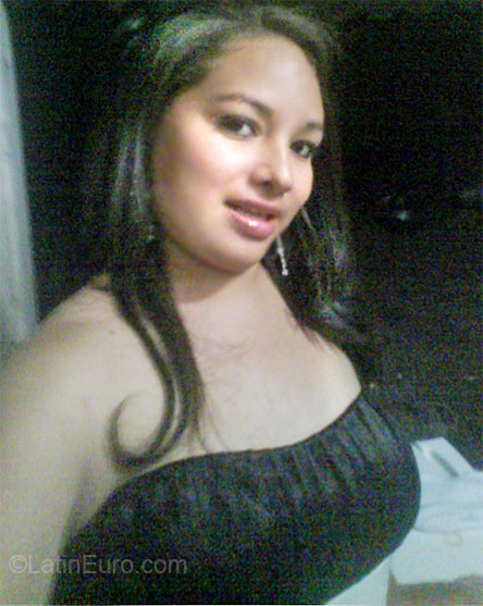 Date this hot Honduras girl Yosi from La Paz HN335