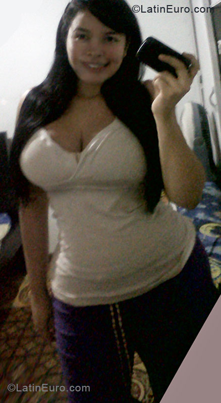 Date this athletic Colombia girl Diana from Buenaventura CO7370
