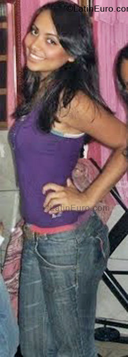 Date this attractive Brazil girl Mariana from Salvador BR5696