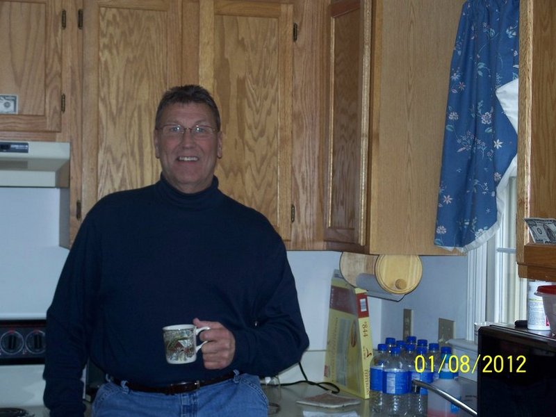 Date this young United States man Steve from Chambersburg US10490