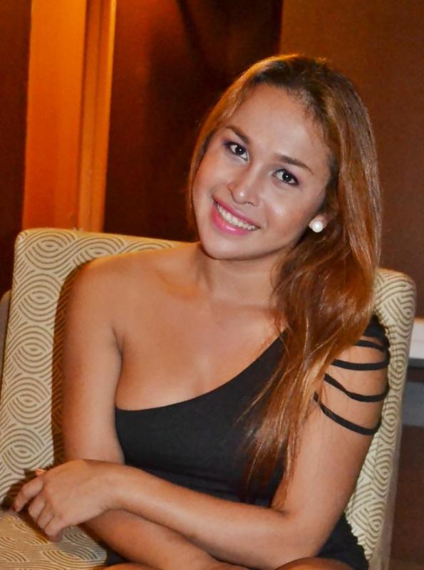 Date this athletic Philippines girl Karolina from Cebu City PH419