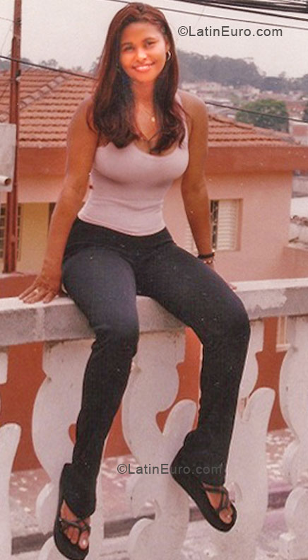 Date this happy Brazil girl Maria Reis from Sao Paulo BR5869