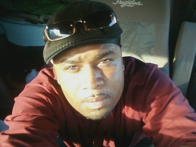 Date this georgeous United States man Thomas from Roper US10550