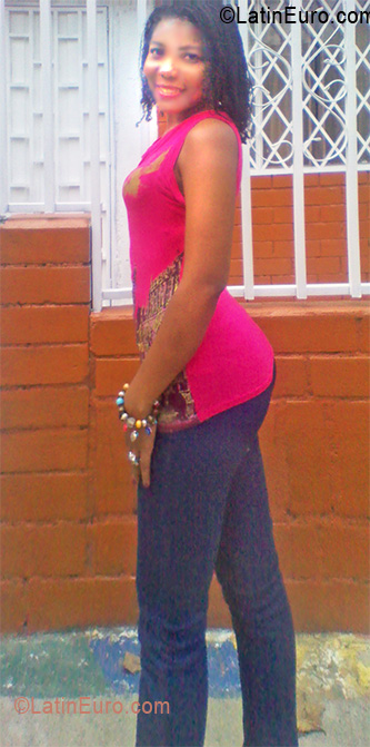 Date this nice looking Colombia girl Patricia from Cali CO7566
