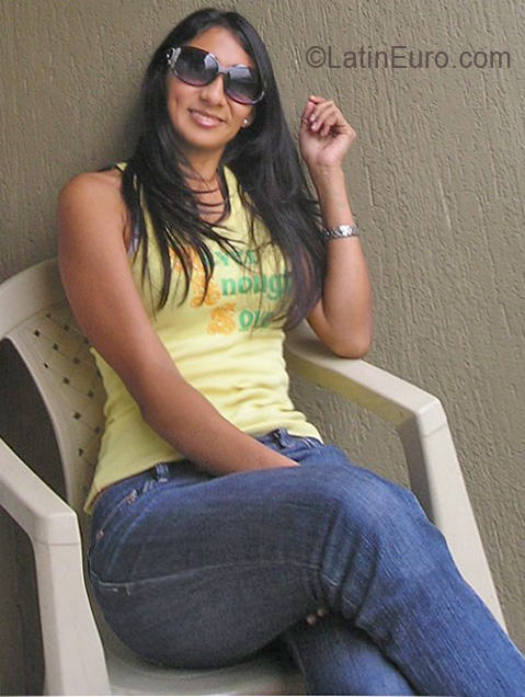 Date this delightful Colombia girl Mena7 from Cali CO7420