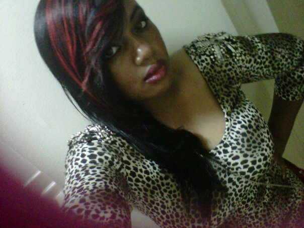 Date this happy United States girl Nisa from Brooklyn US10754