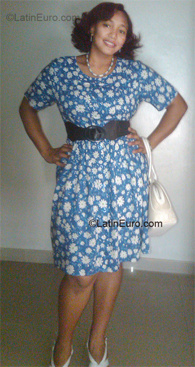 Date this foxy Dominican Republic girl Ruth from Barahona DO8701