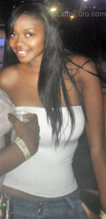 Date this attractive Colombia girl Yanin from Medellin CO7598