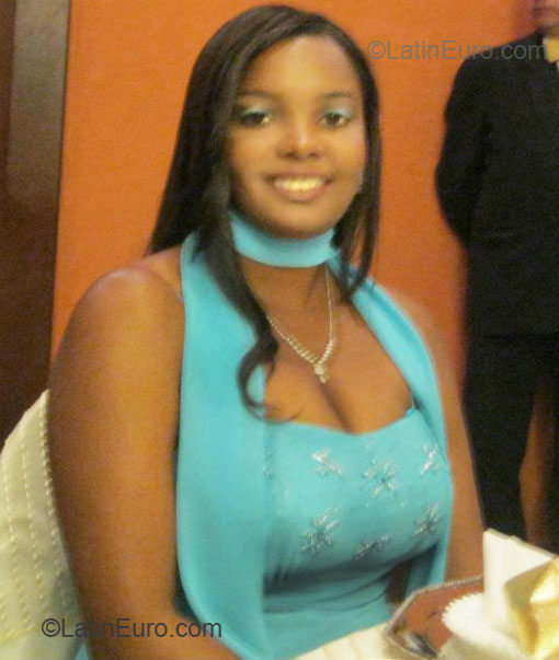 Date this athletic Colombia girl Kelly from Bogota CO7649