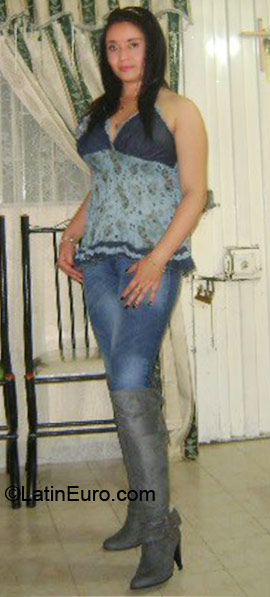 Date this pretty Colombia girl Luz Mary from Bogota CO7673