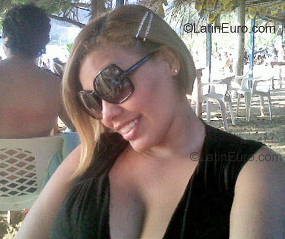Date this good-looking Colombia girl Alexa from Santa Marta CO7677
