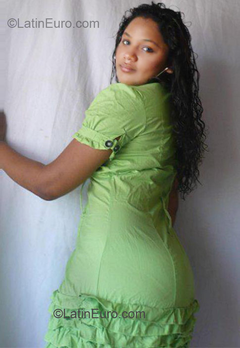 Date this georgeous Colombia girl Yolaine from Cartagena CO7724