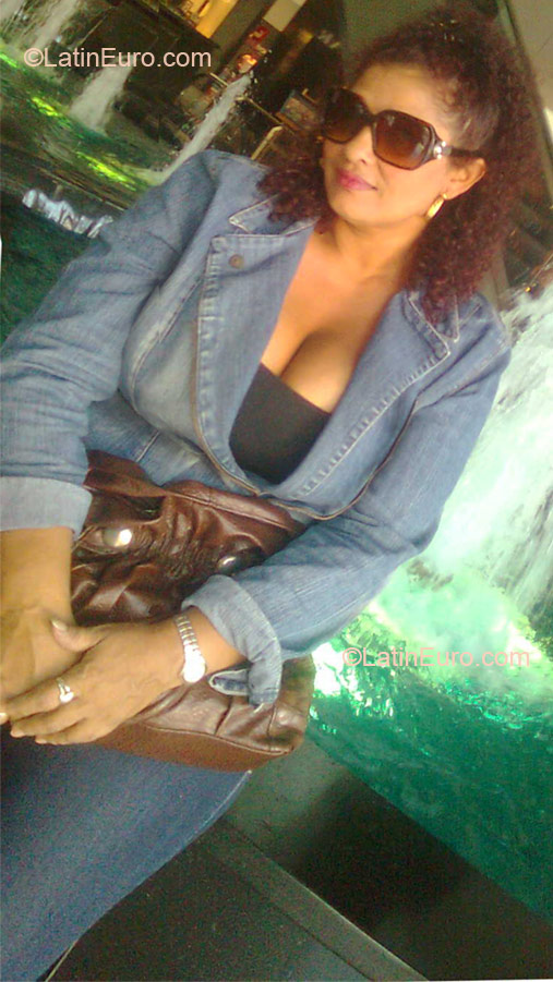 Date this fun Colombia girl Amparo from Barranquilla CO7740