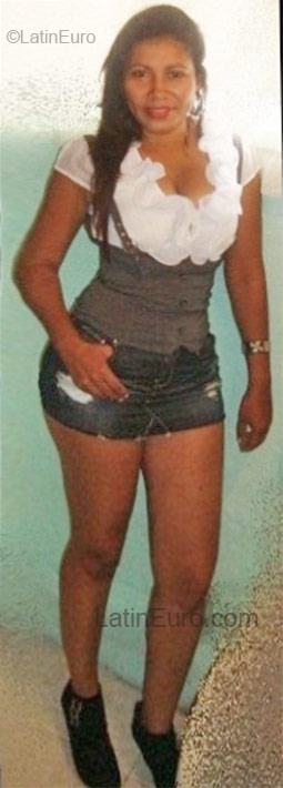Date this exotic Colombia girl Maria del Carmen from Cali CO16940