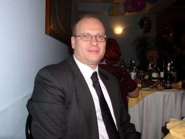 Date this young United States man Roger from Vallejo US11258