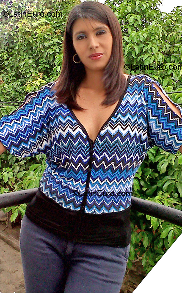 Date this voluptuous Colombia girl Jenny from Yopal CO9055