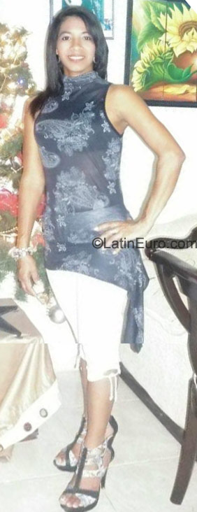 Date this hot Colombia girl Omairi from Barranquilla CO8058