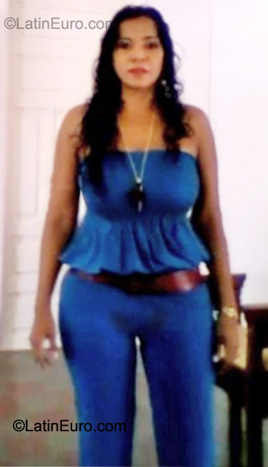 Date this attractive Colombia girl Yacira from Riohacha CO10391