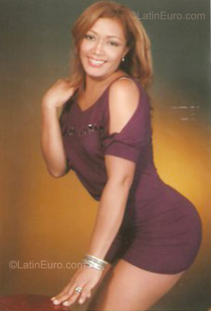 Date this foxy Colombia girl Nacira from Cartagena CO8168