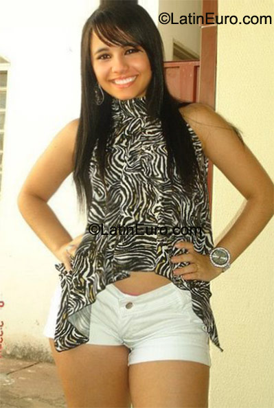 Date this young Colombia girl Natasha from Bucaramanga CO8174