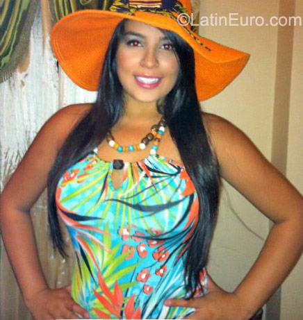 Date this cute Colombia girl Saragu_23 from Medellin CO8268