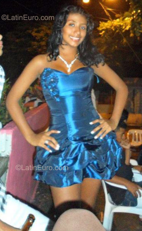 Date this attractive Colombia girl Karen from Cartagena CO8275
