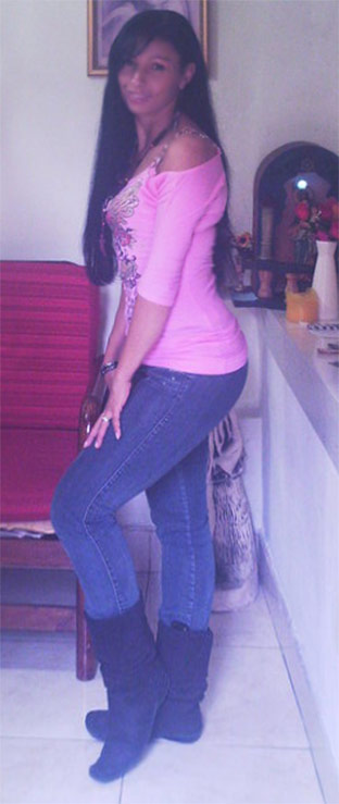 Date this voluptuous Colombia girl Andrea from Medellin CO8298