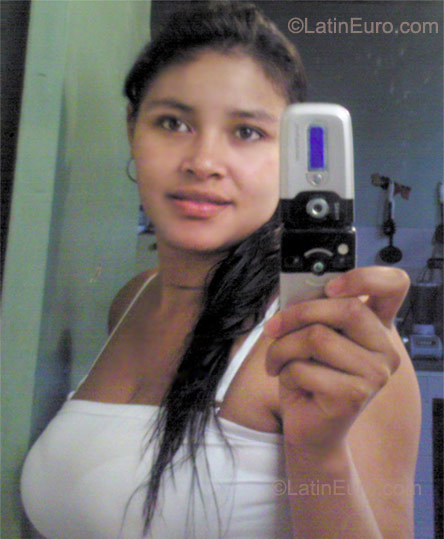Date this exotic Colombia girl Leidy from Manizales CO8383