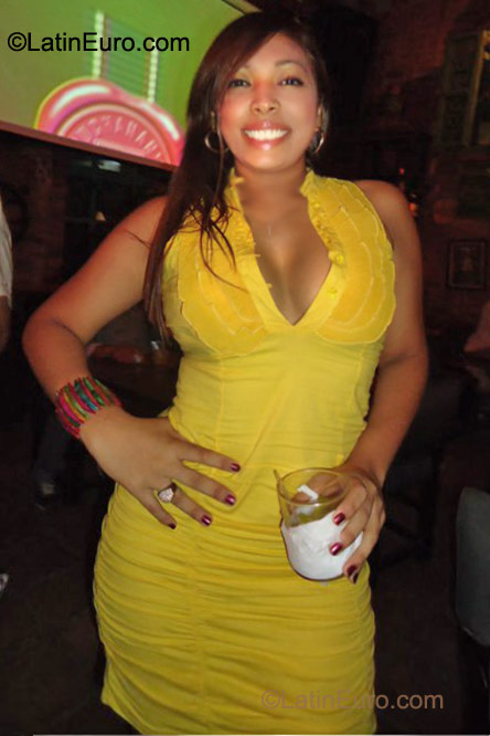 Date this attractive Colombia girl Katerine from Cartagena CO8386