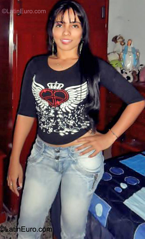 Date this athletic Colombia girl Katerine from Cali CO8389
