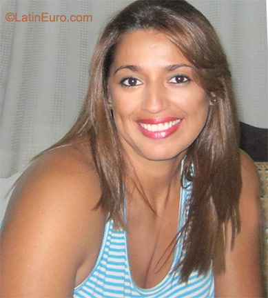Date this delightful Colombia girl Claudia from Cali CO8397