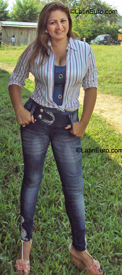 Date this beautiful Colombia girl Luz from Medellin CO8398