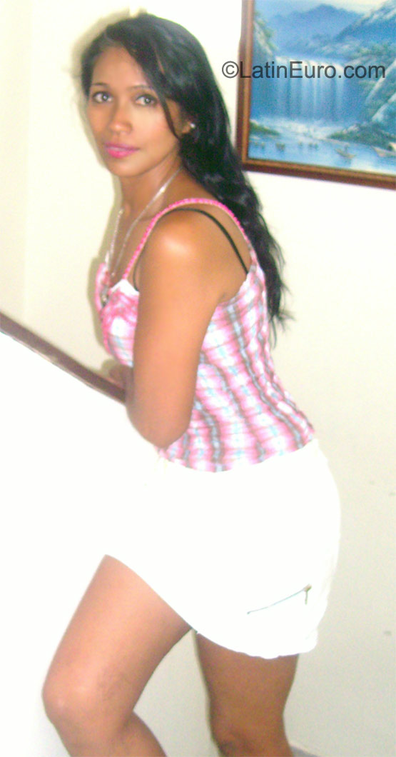Date this good-looking Colombia girl Ruby from Buga CO8477