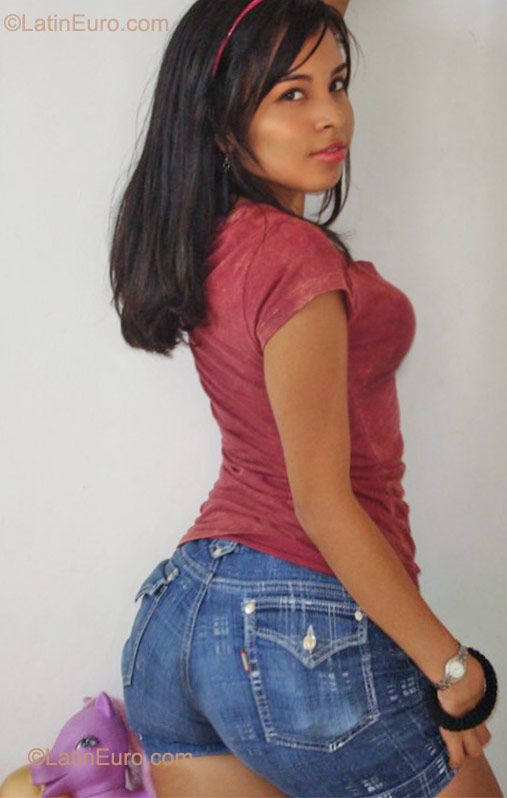 Date this exotic Colombia girl Carolina from Bogota CO8479