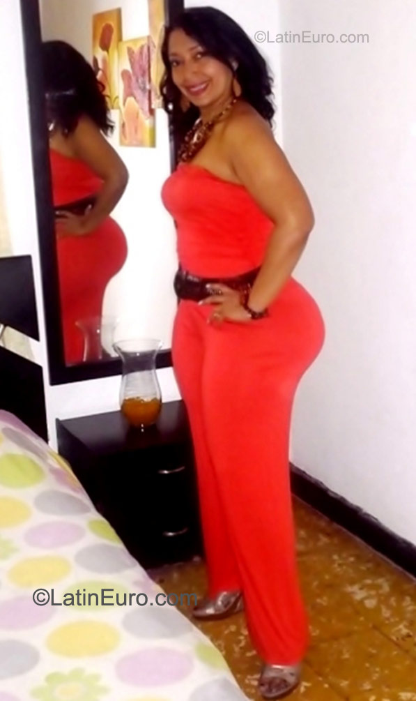 Date this young Colombia girl Maria fernanda from Cali CO8500