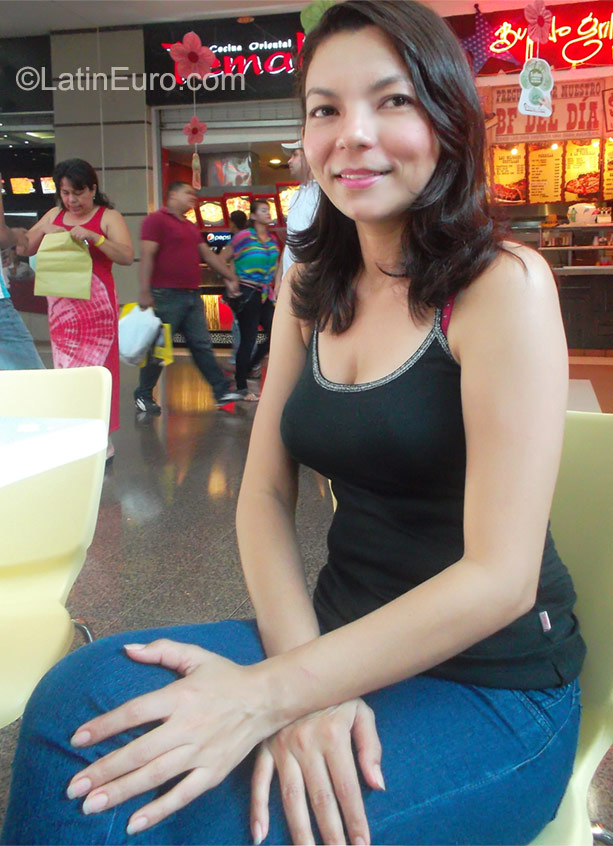 Date this pretty Colombia girl Yeido from Barranquilla CO8531