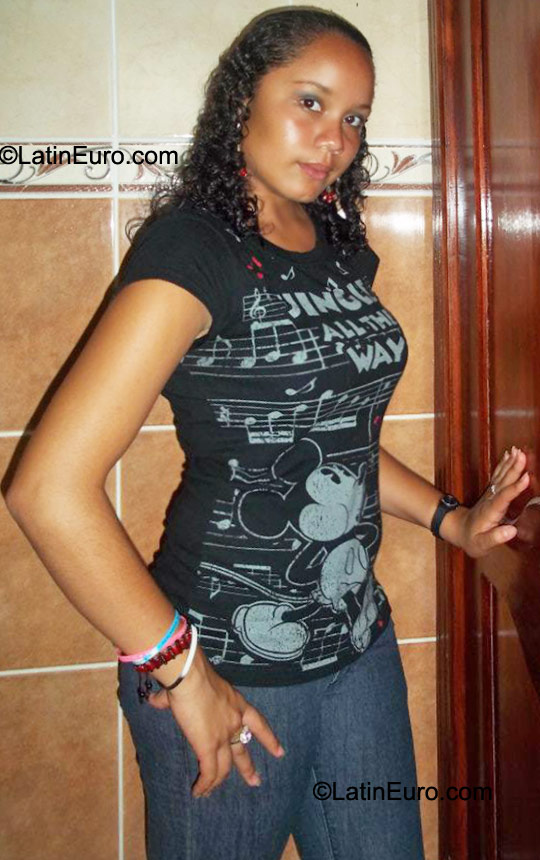 Date this tall Honduras girl Delma from Tegucigalpa HN484