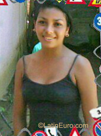 Date this gorgeous Colombia girl Maria from Pelaya CO11472