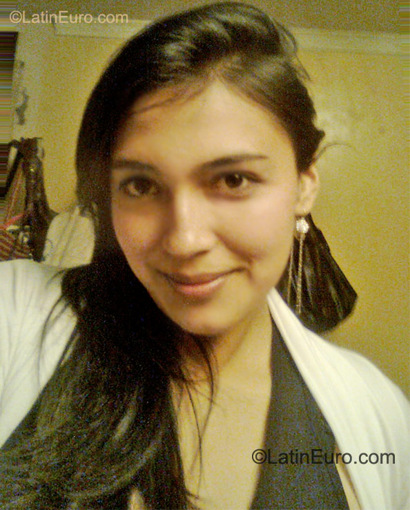 Date this good-looking Colombia girl Yuly from Bogota CO8597