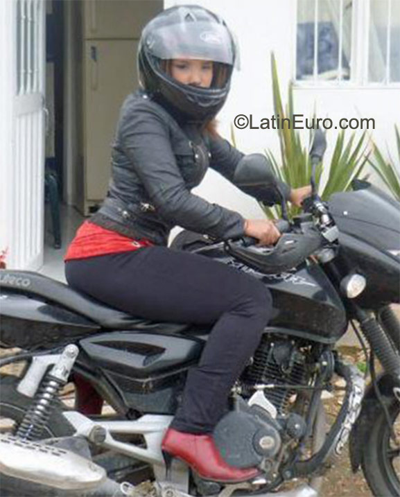 Date this good-looking Colombia girl Vanessa from Bogota CO8606