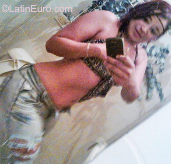 Date this young Colombia girl Cindy from Medellin CO8658